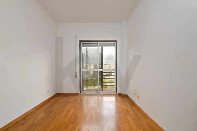 Apartamento T3 para Arrendamento em São Domingos de Benfica Foto 2