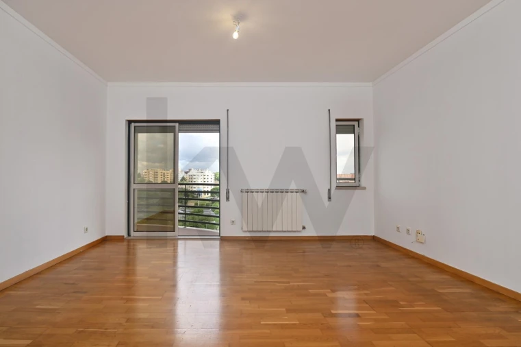 Apartamento T3 para Arrendamento em São Domingos de Benfica Foto 3