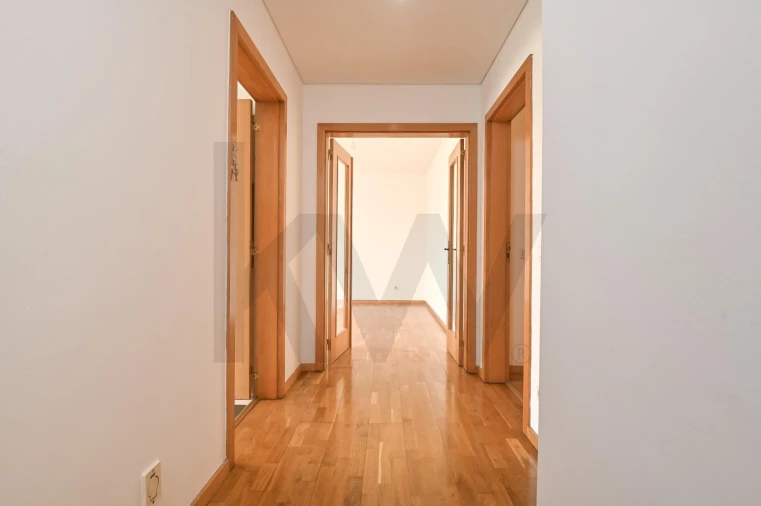 Apartamento T3 para Arrendamento em São Domingos de Benfica Foto 6