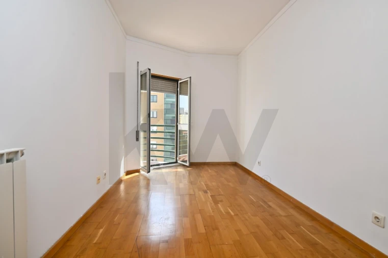 Apartamento T3 para Arrendamento em São Domingos de Benfica Foto 16