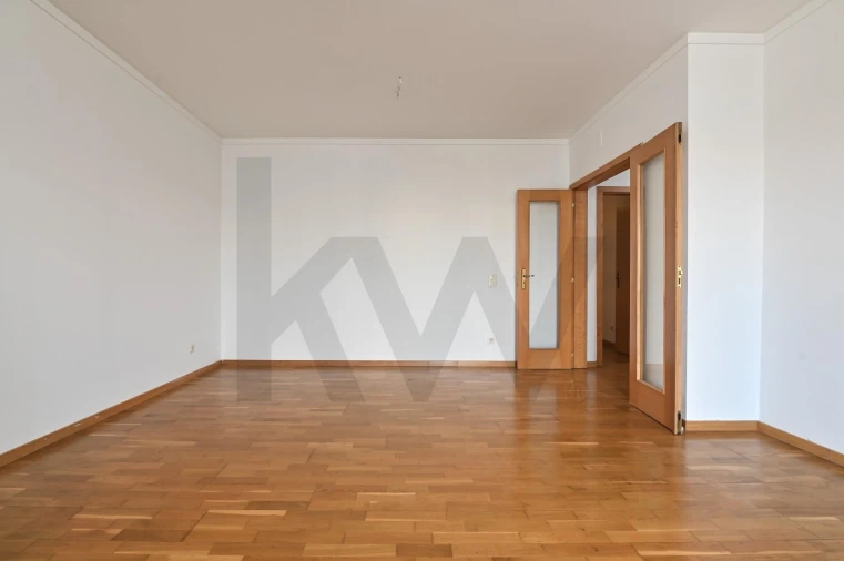 Apartamento T3 para Arrendamento em São Domingos de Benfica Foto 10