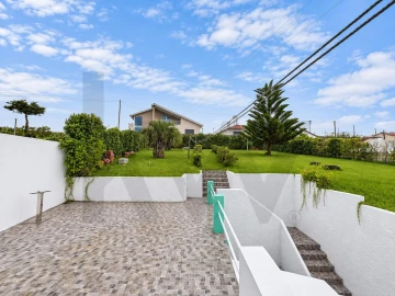 Moradia T7 para Venda em Ponta Garça