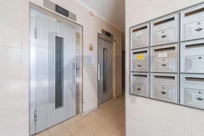 Apartamento T2 para Venda em Oeiras e São Julião da Barra, Paço de Arcos e Caxias