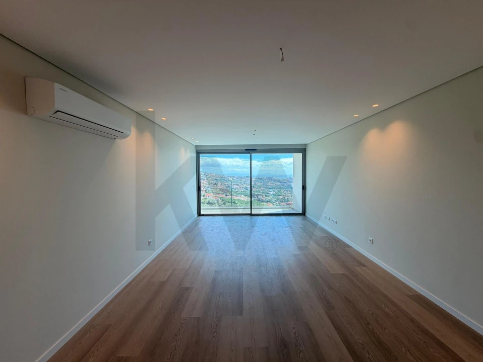 Apartamento T3 para Venda em Estreito de Camara de Lobos Foto 2