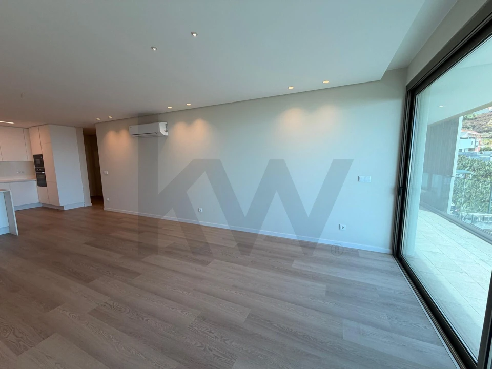 Apartamento T3 para Venda em Estreito de Camara de Lobos Foto 5
