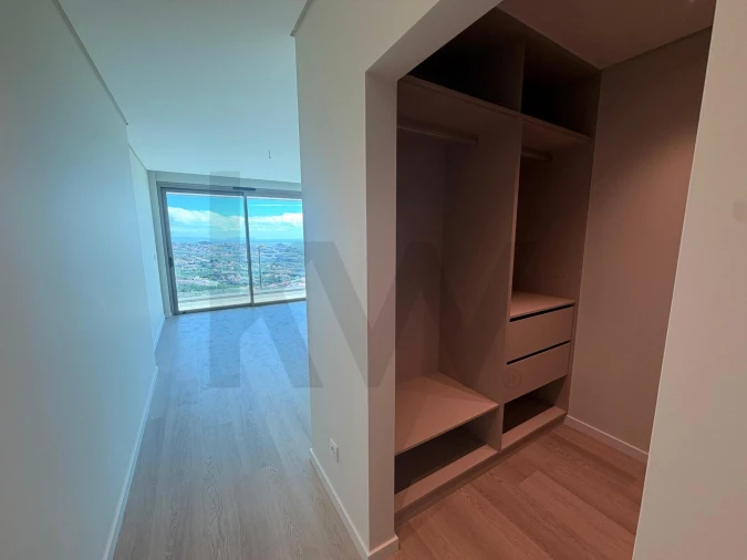 Apartamento T3 para Venda em Estreito de Camara de Lobos Foto 10