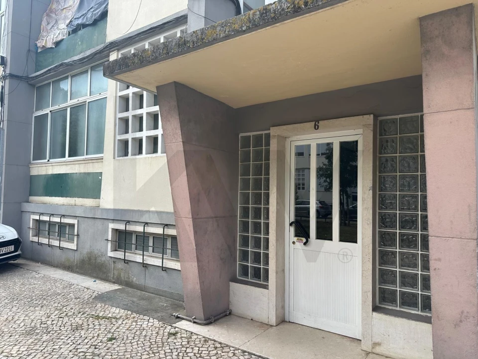 Apartamento T2 para Venda em Alvalade Foto 1