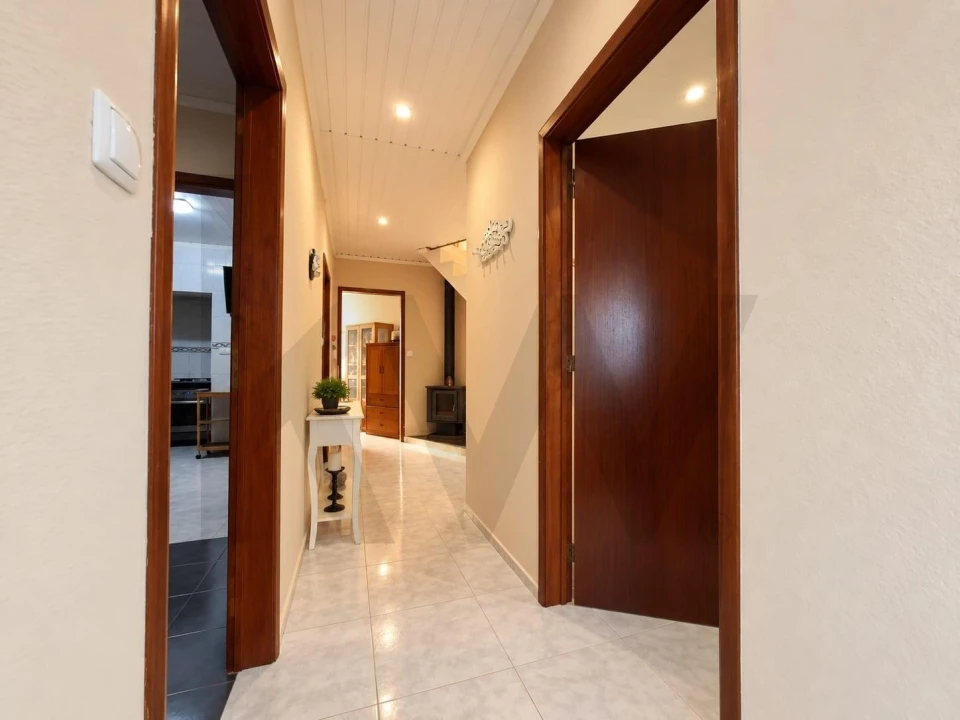 Moradia T2 para Venda em Ribeirinha Foto 2