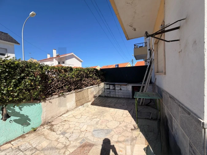 Apartamento T1 para Venda em Porto Salvo Foto 6