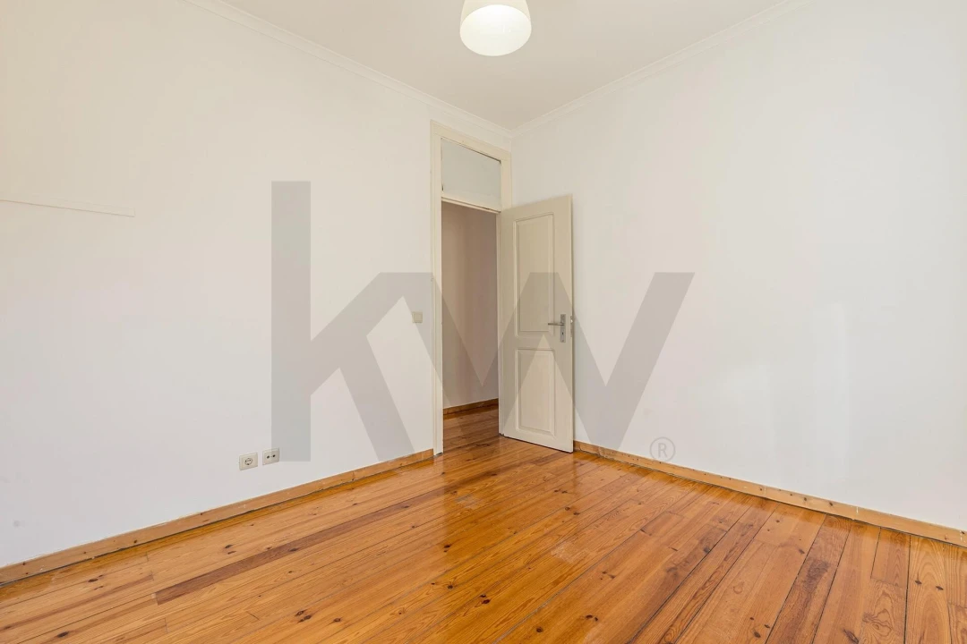 Apartamento T2 para Venda em Areeiro Foto 27