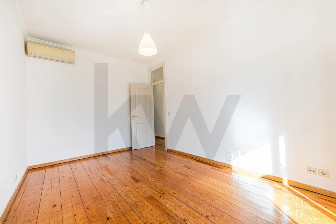 Apartamento T2 para Venda em Areeiro Foto 3