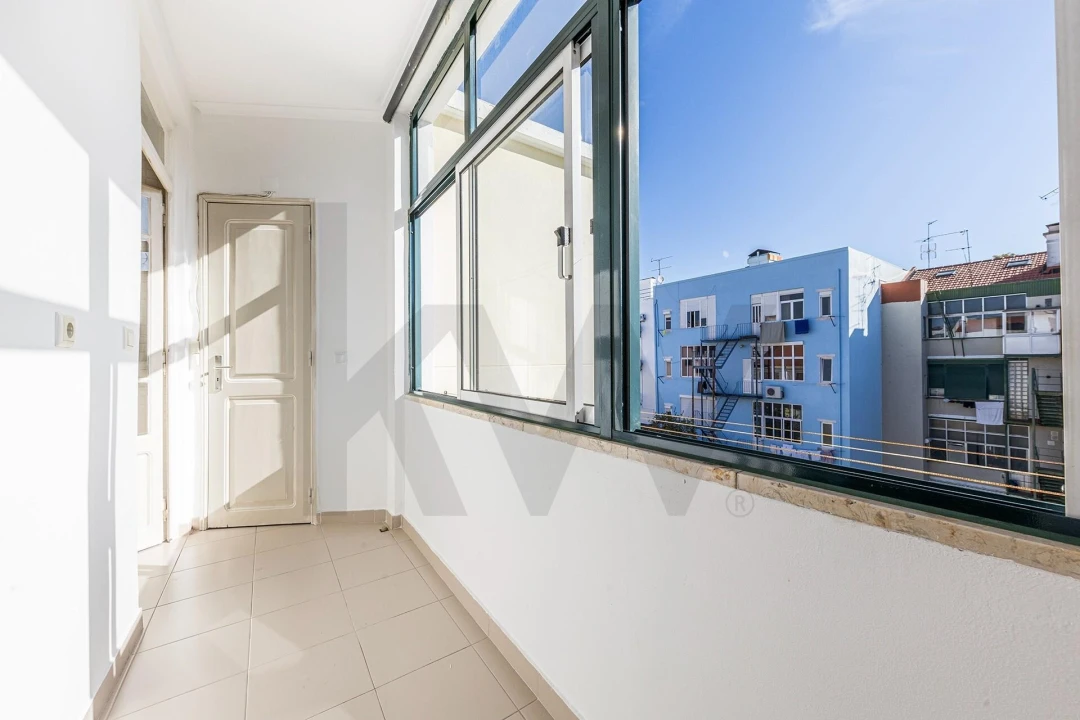Apartamento T2 para Venda em Areeiro Foto 9