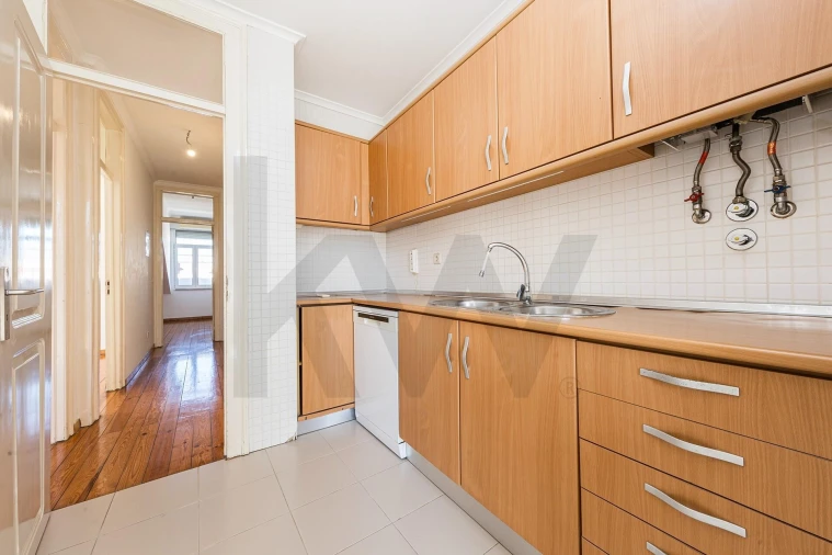 Apartamento T2 para Venda em Areeiro Foto 14