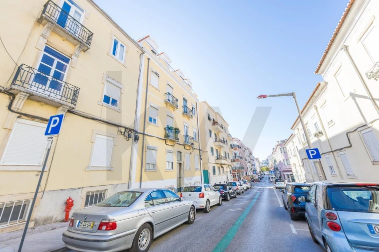 Apartamento T2 para Venda em Areeiro Foto 30