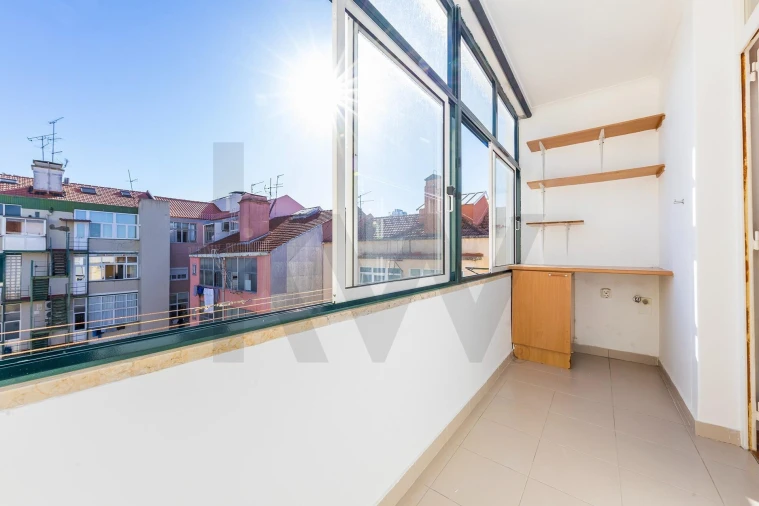 Apartamento T2 para Venda em Areeiro Foto 8