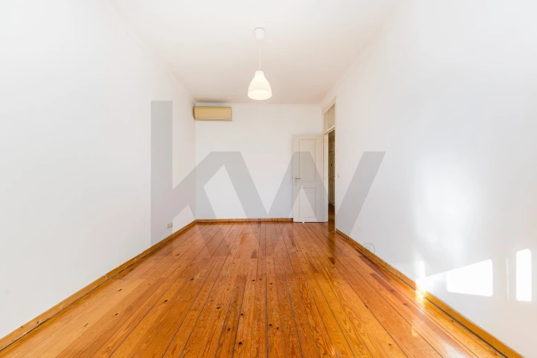Apartamento T2 para Venda em Areeiro Foto 4