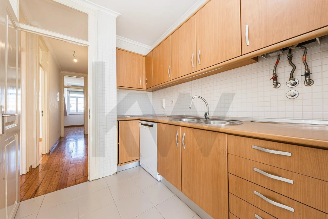 Apartamento T2 para Venda em Areeiro Foto 14