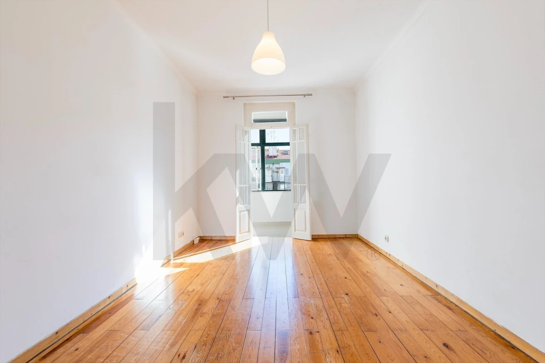 Apartamento T2 para Venda em Areeiro Foto 5