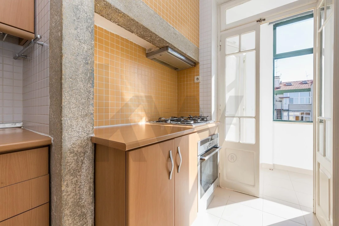 Apartamento T2 para Venda em Areeiro Foto 12