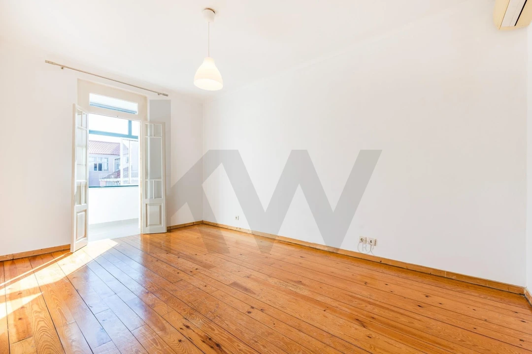 Apartamento T2 para Venda em Areeiro Foto 2