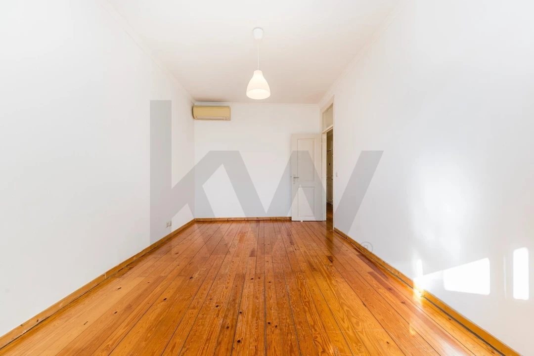 Apartamento T2 para Venda em Areeiro Foto 4