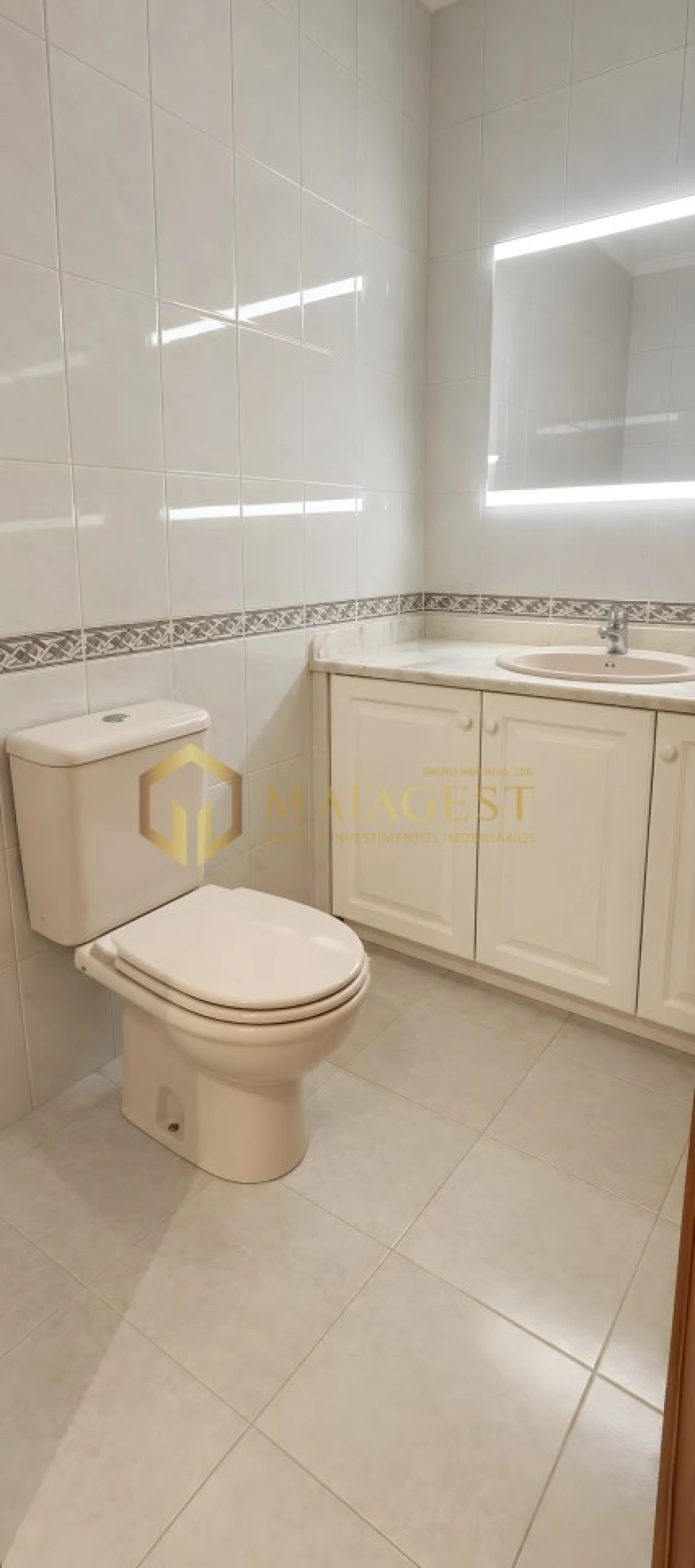 Apartamento T1 para Venda em Arcozelo Foto 18