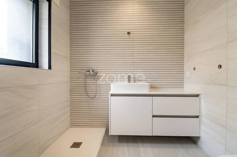 Apartamento T2 para Venda em Espinho Foto 6