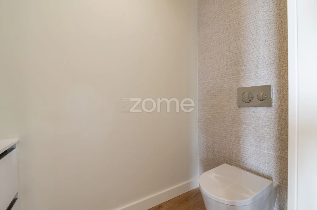 Apartamento T2 para Venda em Espinho Foto 3