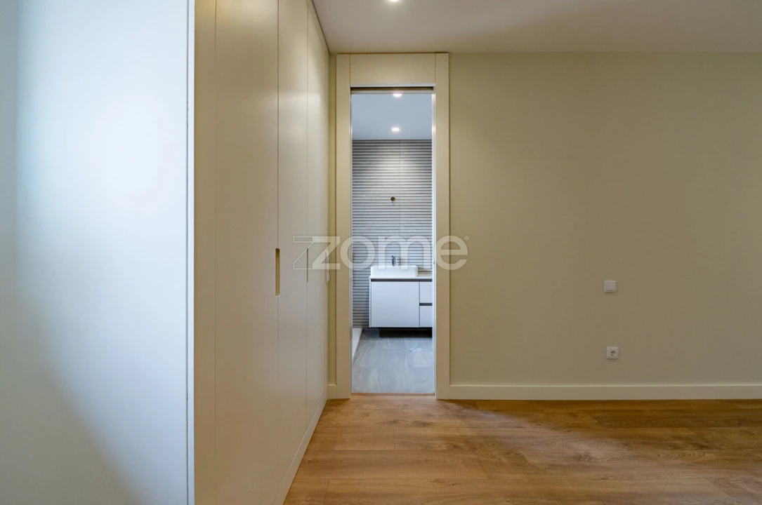 Apartamento T2 para Venda em Espinho Foto 3