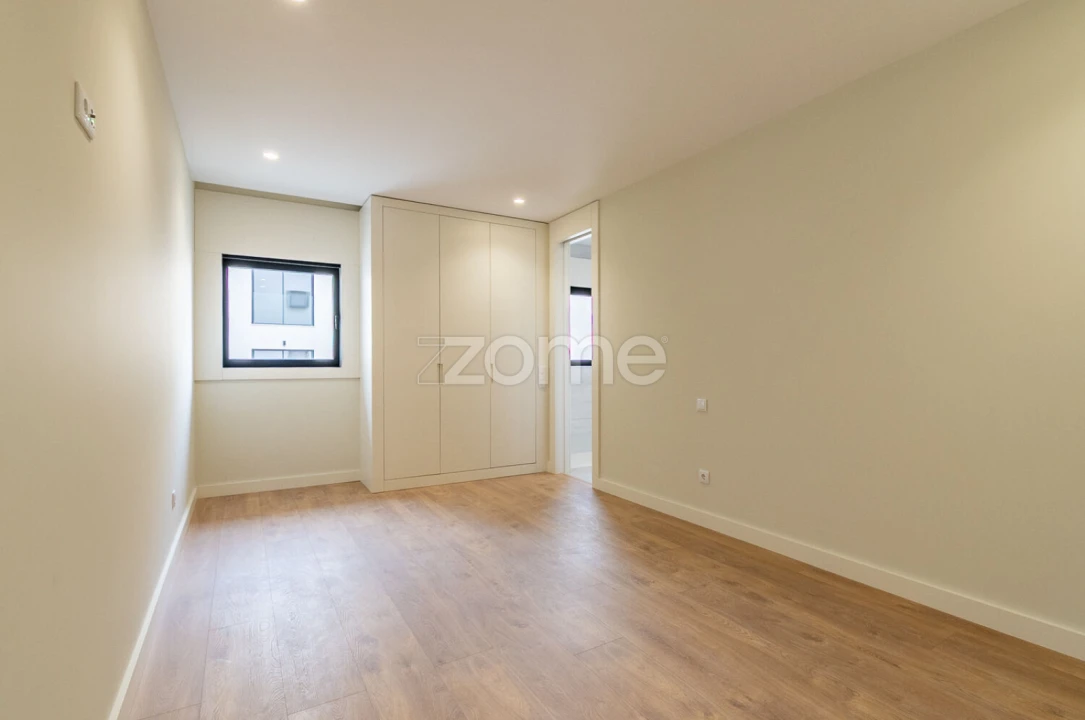 Apartamento T2 para Venda em Espinho Foto 3