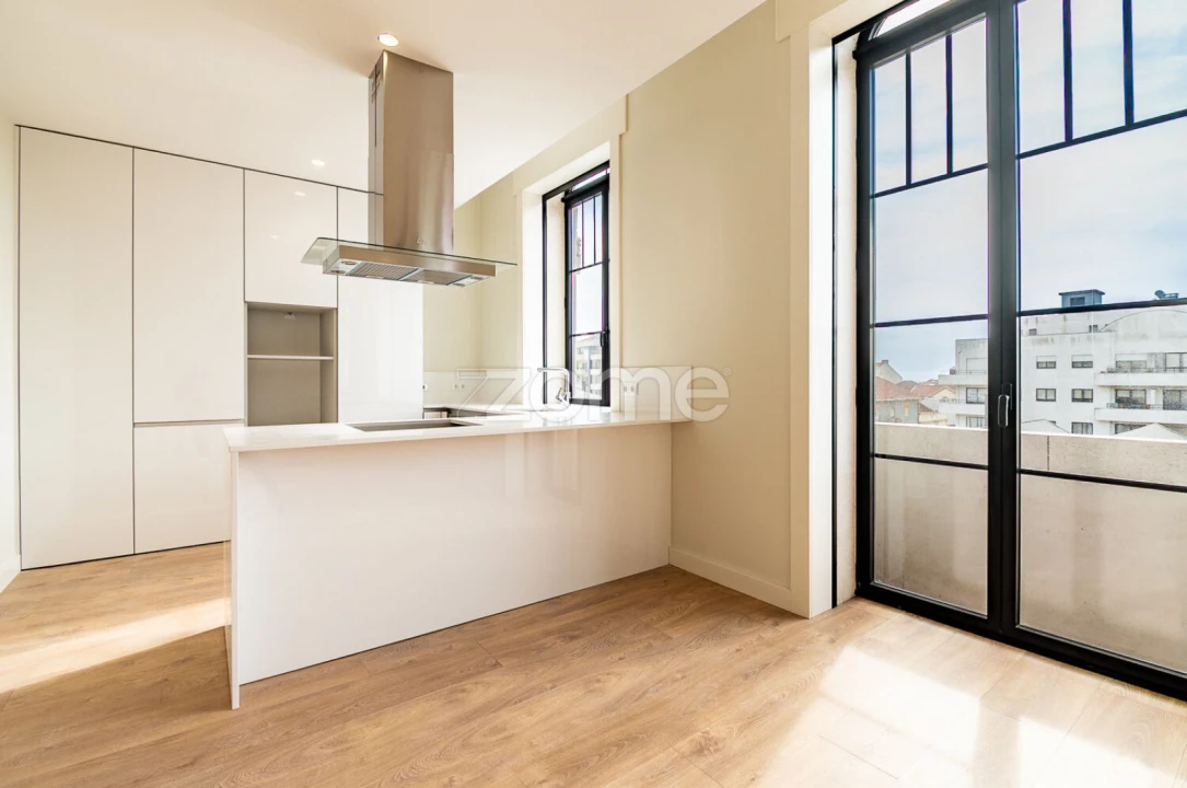 Apartamento T2 para Venda em Espinho Foto 3