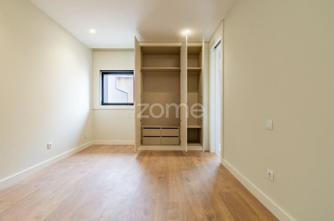 Apartamento T2 para Venda em Espinho Foto 6