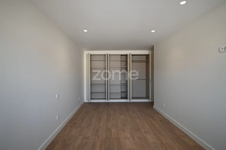 Apartamento T1 para Venda em Espinho Foto 5
