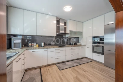 Moradia T4 para Venda em Serzedo e Perosinho