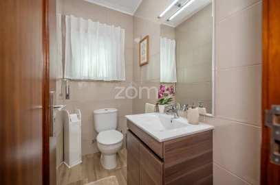 Moradia T4 para Venda em Serzedo e Perosinho