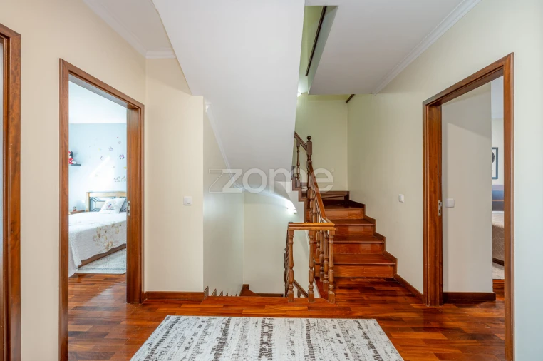 Moradia T4 para Venda em Serzedo e Perosinho Foto 17