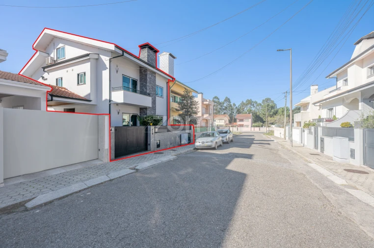 Moradia T4 para Venda em Serzedo e Perosinho Foto 4