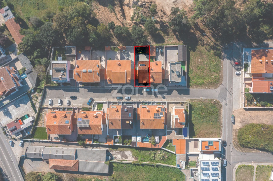 Moradia T4 para Venda em Serzedo e Perosinho Foto 3