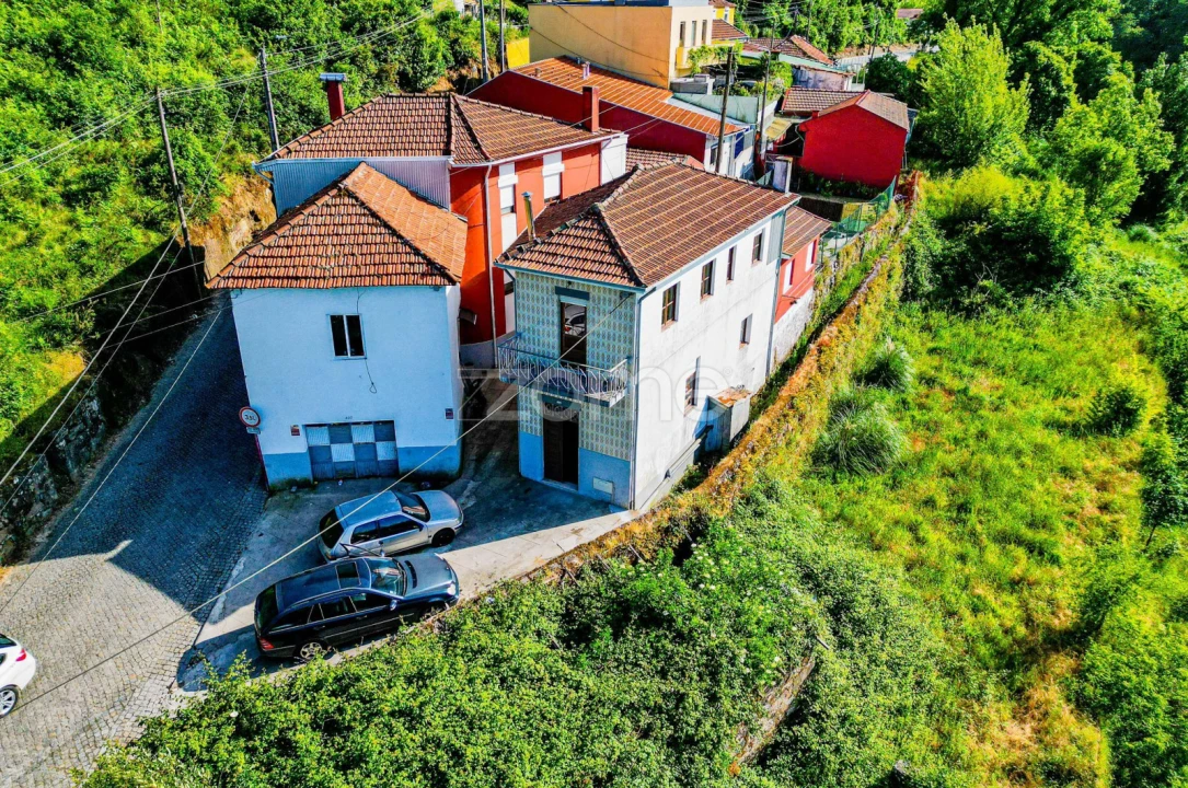 Moradia T1 para Venda em Oliveira do Douro Foto 1