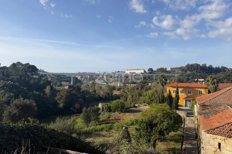 Moradia T1 para Venda em Oliveira do Douro Foto 11