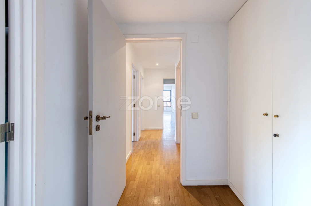 Apartamento T3 para Venda em Aldoar, Foz do Douro e Nevogilde Foto 17