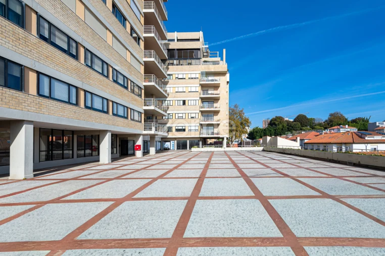 Apartamento T3 para Venda em Aldoar, Foz do Douro e Nevogilde Foto 2