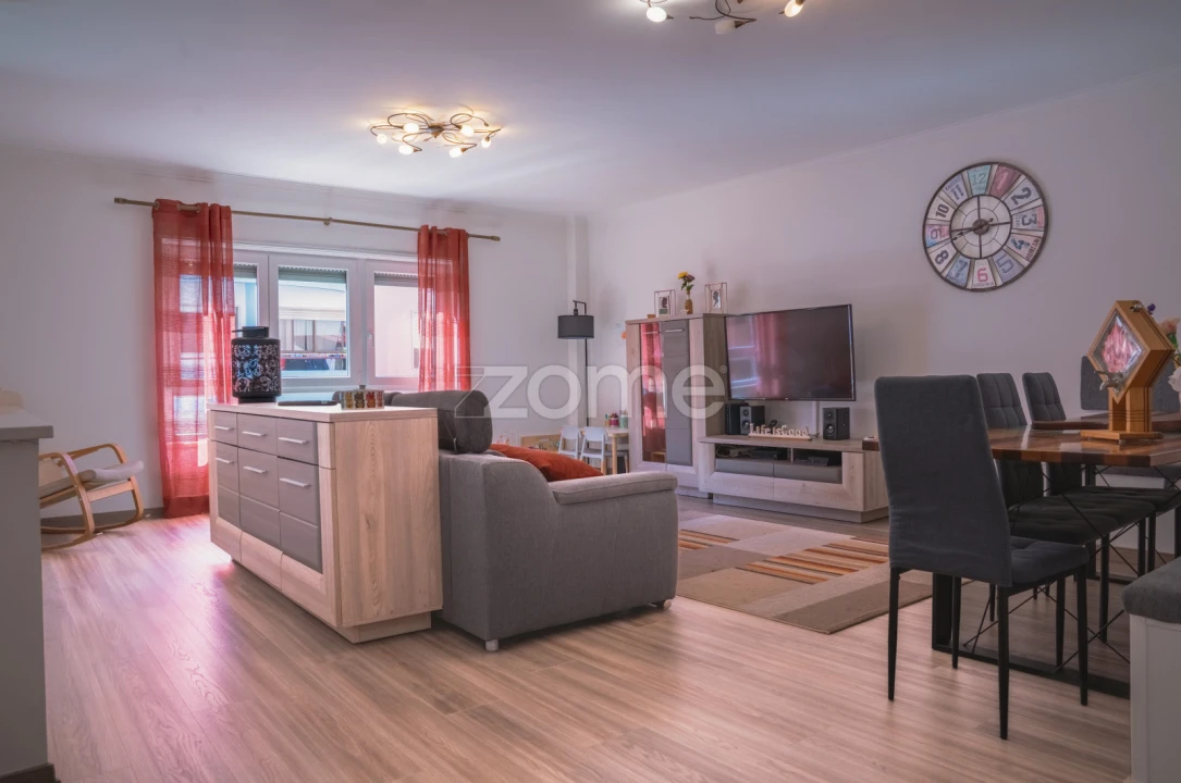 Apartamento T3 para Venda em Algueirão-Mem Martins Foto 2