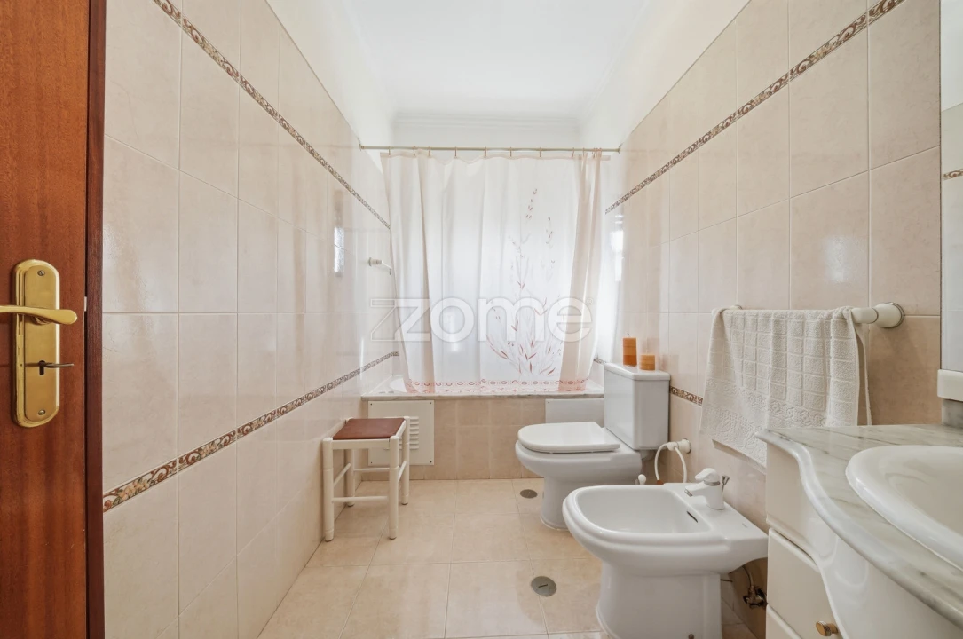 Apartamento T3 para Venda em Algueirão-Mem Martins Foto 17