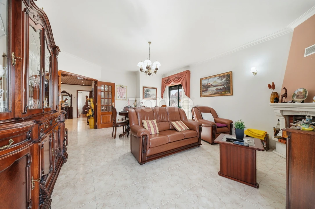 Apartamento T3 para Venda em Algueirão-Mem Martins Foto 2
