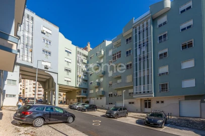 Apartamento T3 para Arrendamento em Ramada e Caneças