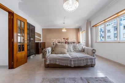 Apartamento T3 para Arrendamento em Ramada e Caneças