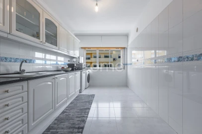 Apartamento T3 para Arrendamento em Ramada e Caneças