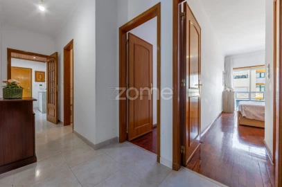 Apartamento T3 para Arrendamento em Ramada e Caneças