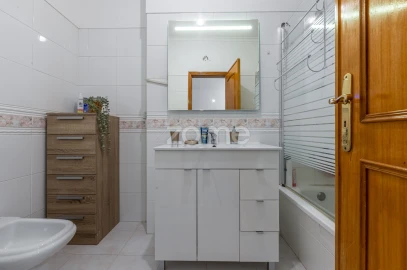 Apartamento T3 para Arrendamento em Ramada e Caneças